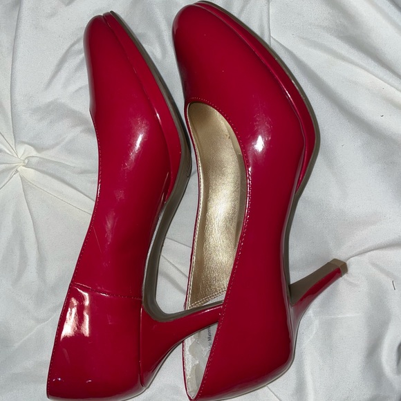 Red Heels - Picture 3 of 6
